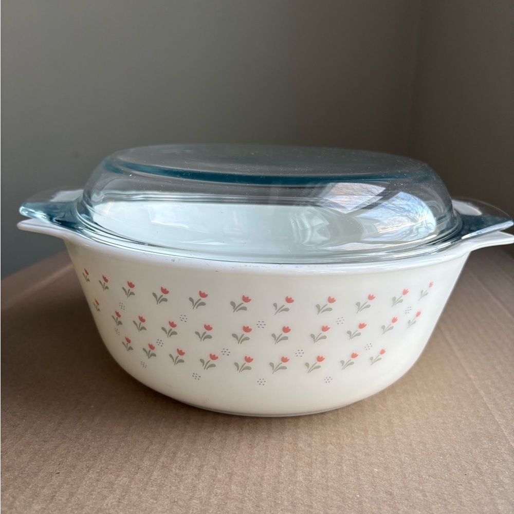 Pyrex White Casserole Dish with Floral Pattern and Glass Lid. England